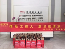 高溫送清涼，關(guān)懷暖人心
